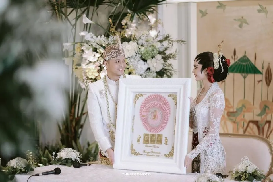 10 Detail Pernikahan Karina Nadila-Rangga Prihartanto. Kental Adat Jawa dan Tetap Super Elegan! 19