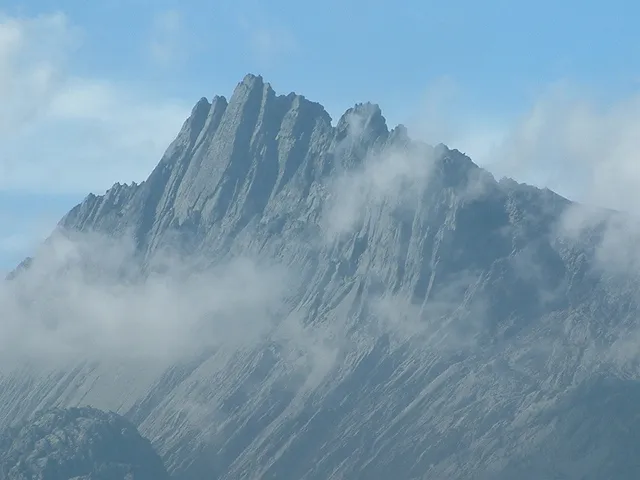 7 Destinasi Alam yang Nggak Boleh Kamu Lewatkan Kalau Berkunjung ke Papua. Eksotis Banget! 6