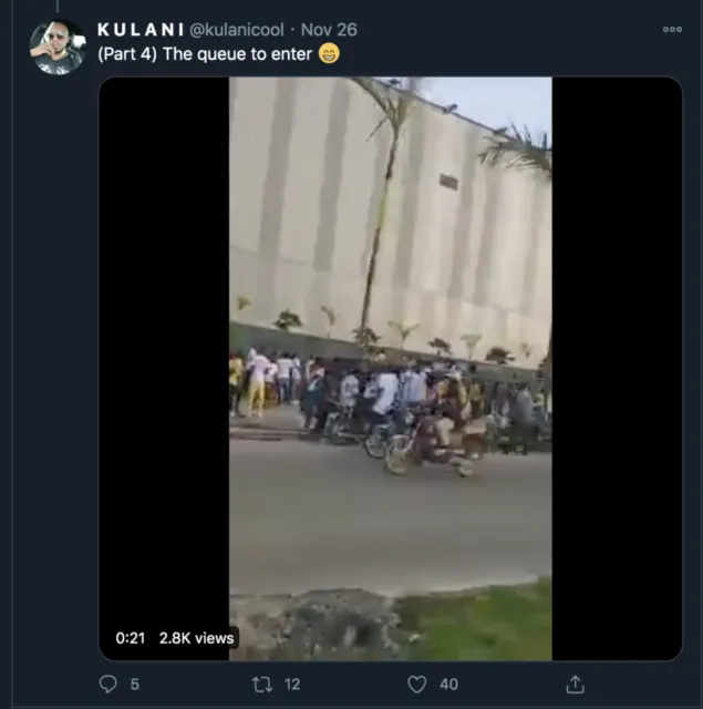 Viral Pembukaan Mal Terbesar di Kamerun, Warga Bingung sama Eskalator. Namanya juga Baru Ngerasain~ 4