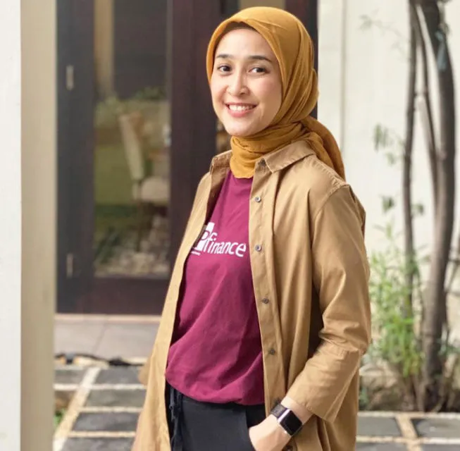 5 Trik Tampil Elegan dengan Hijab Segi Empat dan Baju Formal Ala Prita Ghozie, Konsultan Keuangan Favorit Warganet! 7