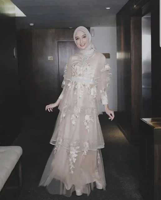 Mewah tapi Simpel, Ini 8 Kebaya Bernuansa Emas Buat Hijabers Demi Menyambut 2021! 14