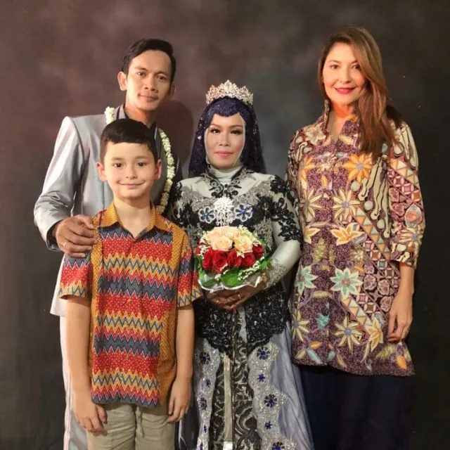 Udah Seperti Keluarga, Para Artis ini Beri Kejutan ART dengan Menghadiri Pernikahan Mereka 5