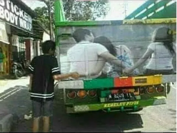11 Potret Melas Orang-Orang yang Kelewat Pasrah dengan Keadaan. Jatuhnya Malah Kocak 15