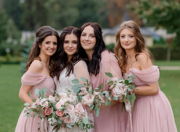 Sejarah Panjang Munculnya Bridesmaid. Berawal dari Pelayan yang 'Berkorban' untuk Pengantin! 4