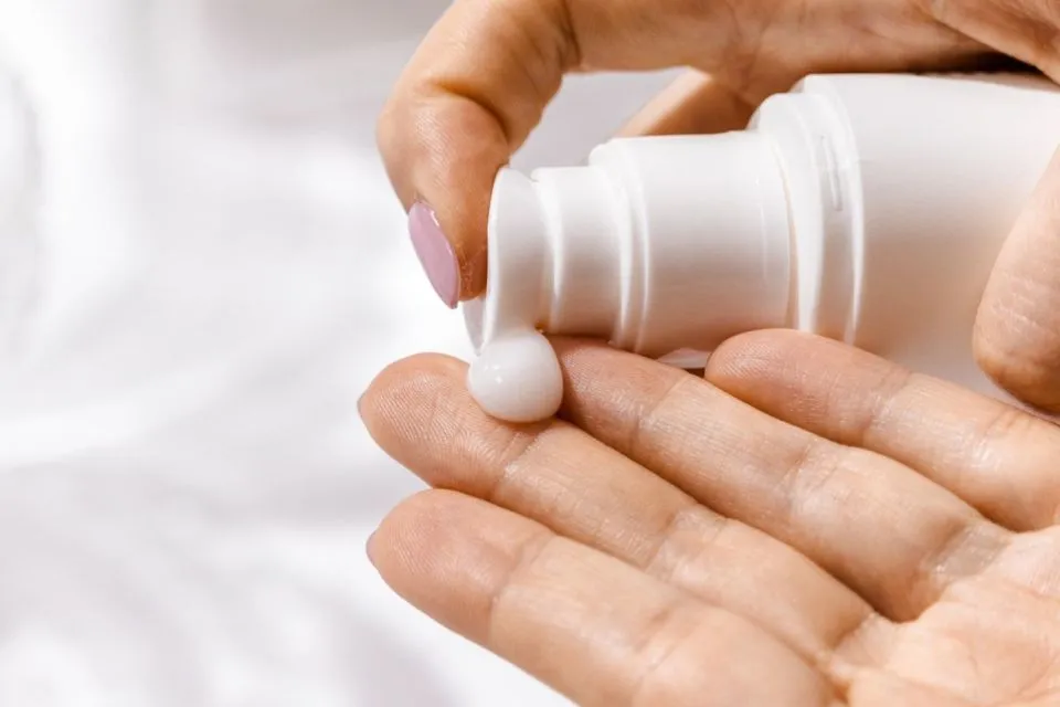 7 Cara Mengatasi Kulit Kering Bersisik dengan Mudah dan Aman 12