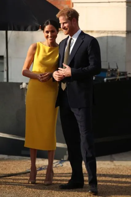 8 Momen Ini Membuktikan Kalau Penampilan Meghan Markle dan Prince Harry Itu Serasi Abis! 15