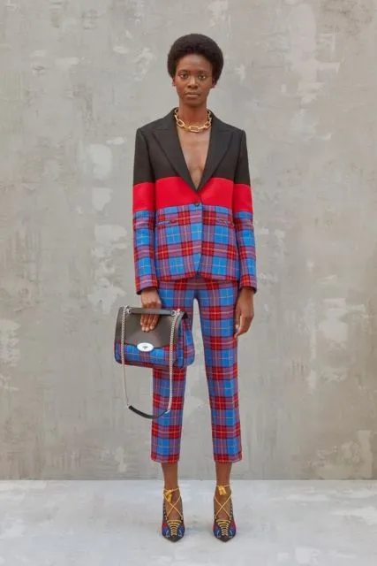 Di Luar Nalar! Ini 9 Desain Busana Bermotif Kotak yang Bakal Merajai Pasar Fashion 13