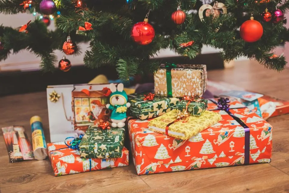5 Manfaat Asyik Menghias Pohon Natal Bersama si Kecil. Yuk Ukir Memori Bahagia Bersamanya~ 9
