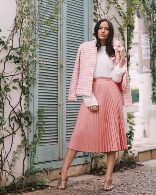 Feminin dan Nggak Norak, Ini 5 Trik Tampil Cantik dengan Busana Bernuansa Pink! 6