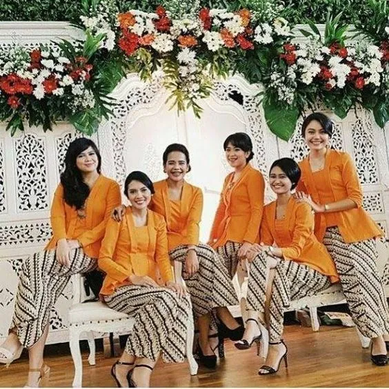 Pesona 9 Kebaya Kutu Baru Modern yang Masih Digemari di Penghujung Tahun. Super Anggun! 13