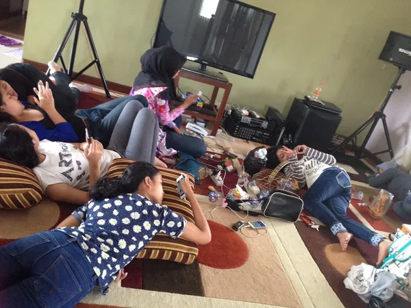 Suka Duka Nginep di Rumah Teman. Zaman Sekolah atau Kuliah Pasti Banyak yang Begini~ 8
