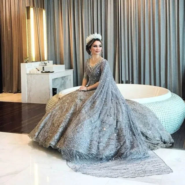 8 Inspirasi Baju Pernikahan Bold dan Unik dari Desainer Asky Febrianti. Spektakuler Banget! 11