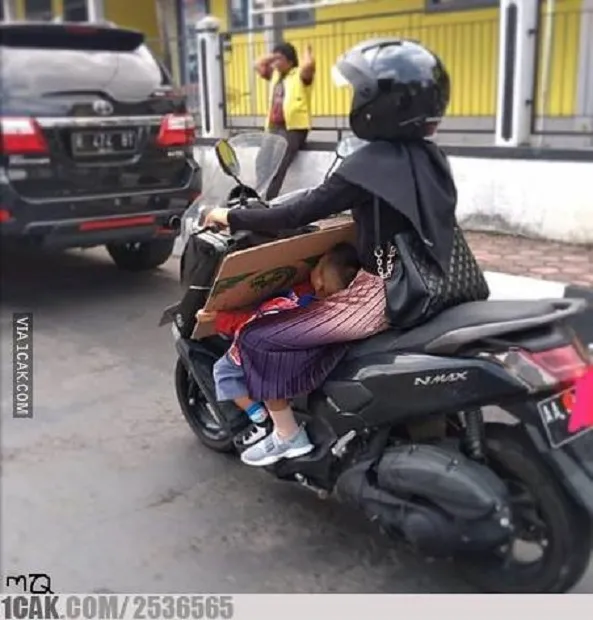 Susah untuk Nggak Ketawa Melihat 11 Kesialan Kocak Bocah ini. Semoga Nggak Dosa, ya! :( 14