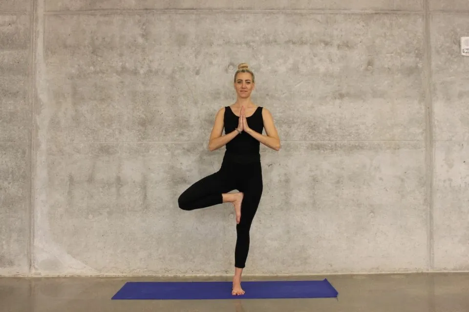9 Gerakan Yoga Untuk Pemula yang Bisa Kamu Praktikan di Rumah dengan Mudah 10 gerakan yoga