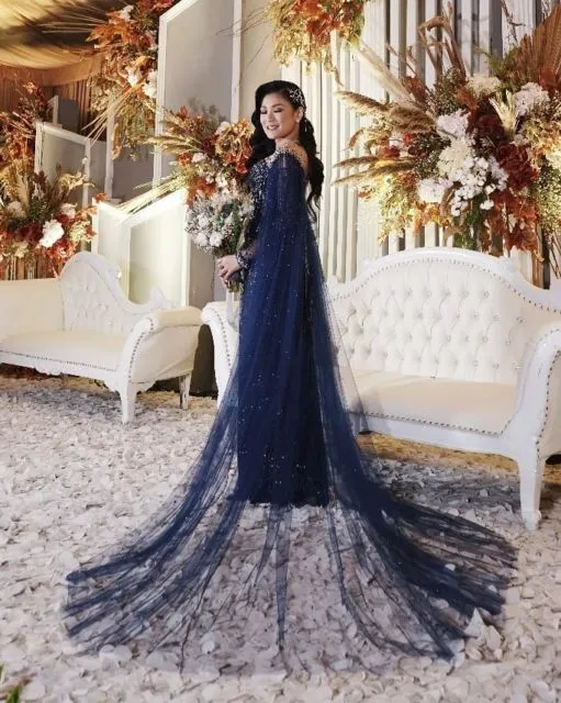 8 Inspirasi Baju Pernikahan Bold dan Unik dari Desainer Asky Febrianti. Spektakuler Banget! 16