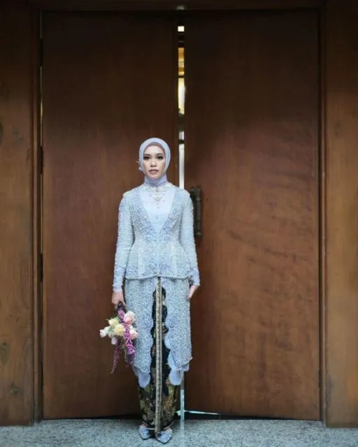 7 Panduan Praktis Pilih Kebaya Lamaran untuk si Kurus. Jadi Lebih Proporsional Seketika~ 11