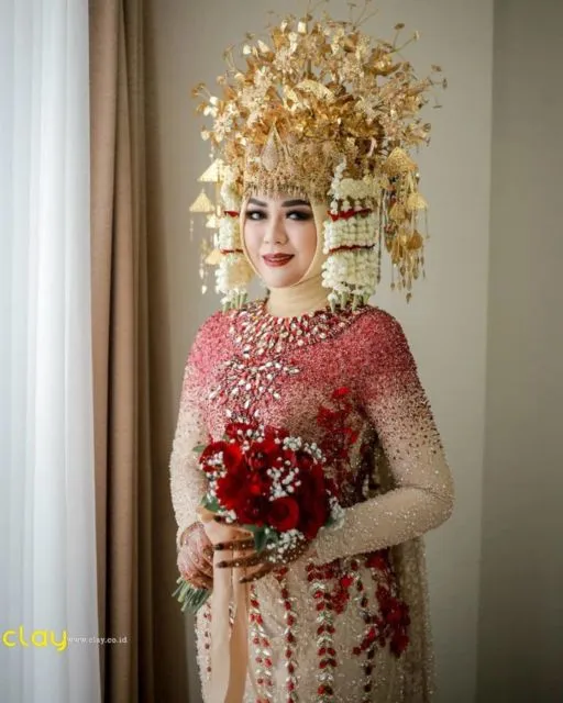 8 Inspirasi Baju Pernikahan Bold dan Unik dari Desainer Asky Febrianti. Spektakuler Banget! 12