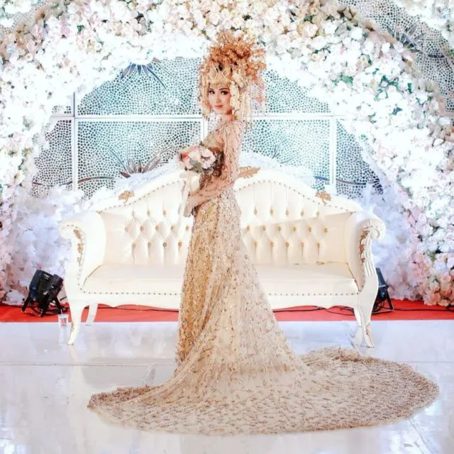 8 Inspirasi Baju Pernikahan Bold dan Unik dari Desainer Asky Febrianti. Spektakuler Banget! 15