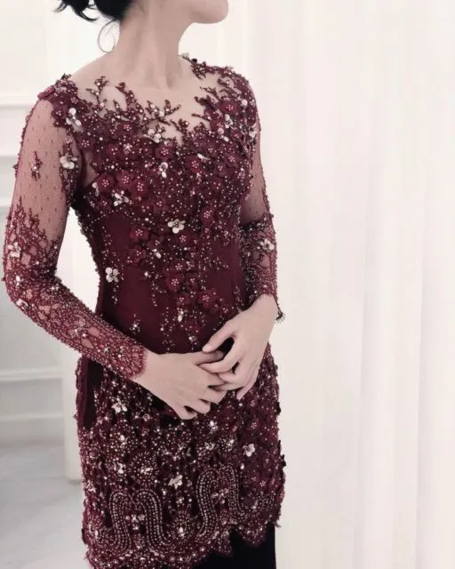 7 Panduan Praktis Pilih Kebaya Lamaran untuk si Kurus. Jadi Lebih Proporsional Seketika~ 8