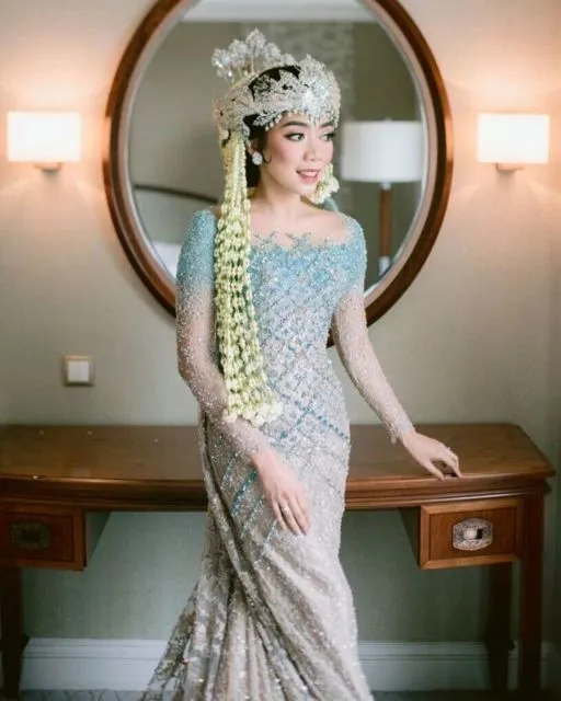 8 Inspirasi Baju Pernikahan Bold dan Unik dari Desainer Asky Febrianti. Spektakuler Banget! 10
