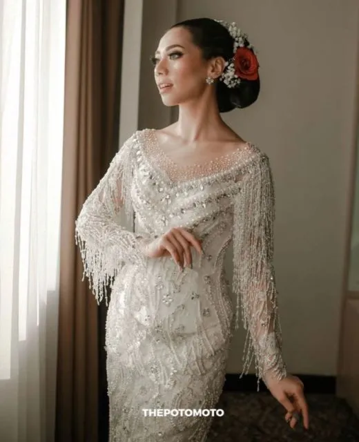 8 Inspirasi Baju Pernikahan Bold dan Unik dari Desainer Asky Febrianti. Spektakuler Banget! 9