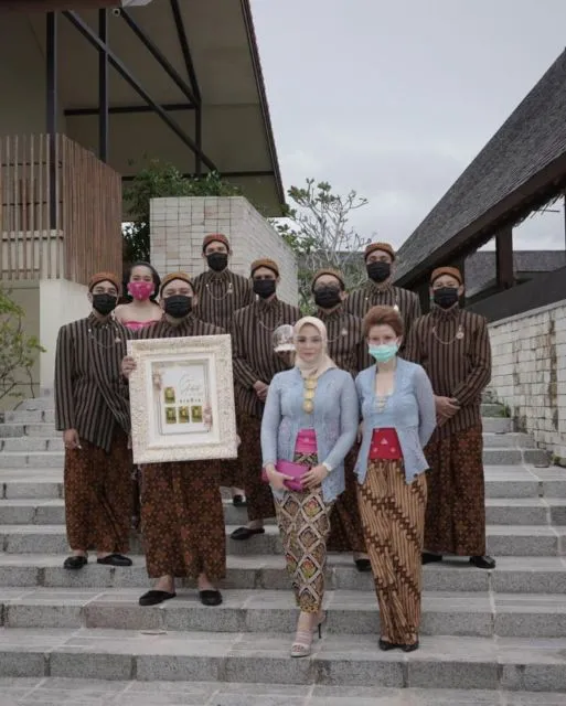 10 Detail Pernikahan Adipati Dolken-Canti Tachril. Kental Adat Jawa, Digelar di Pinggir Pantai! 16