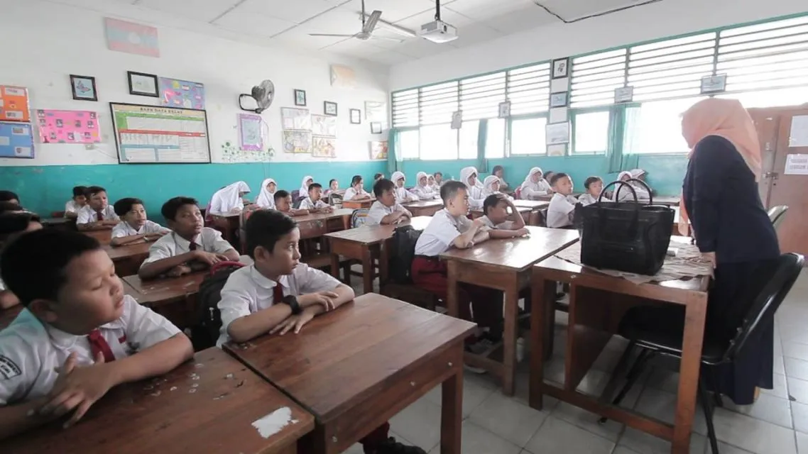 Ikut Kakak Masuk Sekolah Zaman TK dan SD, Momen Paling Mendebarkan! 4