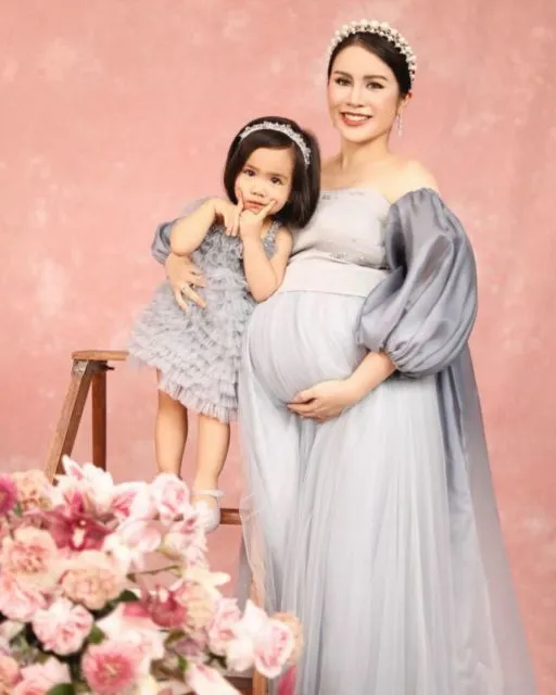 10 Flawless Maternity Photo ala Momo Geisha. Ugh, Sukses Bikin Pangling Karena Makin Glowing! 19