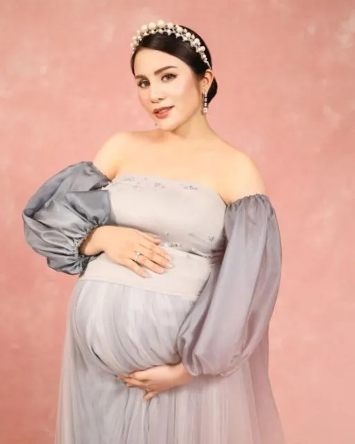 10 Flawless Maternity Photo ala Momo Geisha. Ugh, Sukses Bikin Pangling Karena Makin Glowing! 20