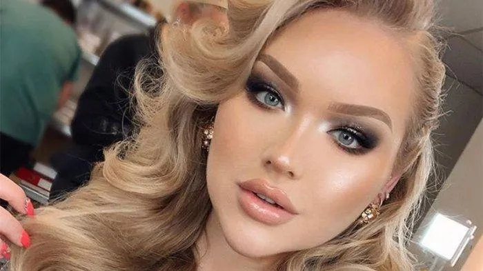 4 Alasan Mutlak Kenapa Kamu Harus Mulai Mengandalkan Lip Gloss di Banding Lip Matte. Wajib Baca! 8