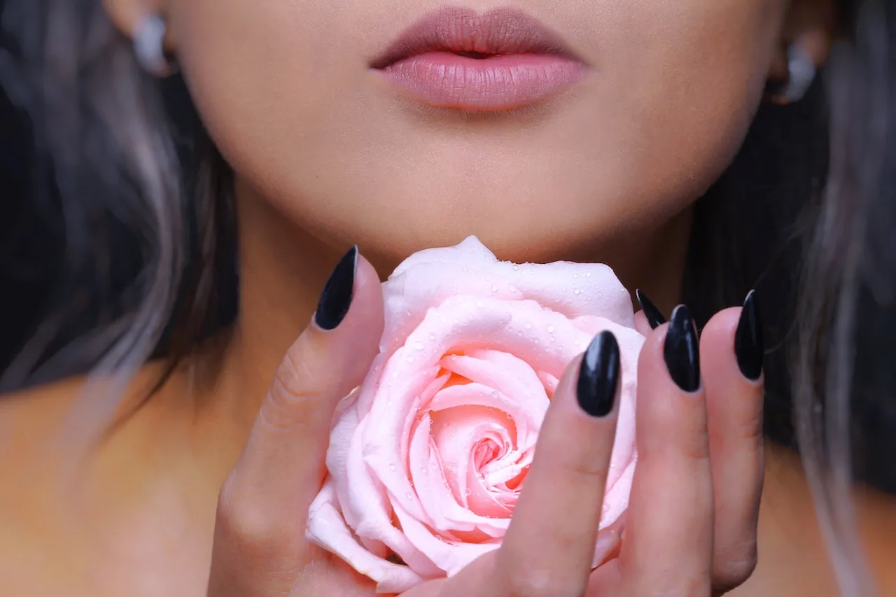 5 Karakter Penyuka Lipstik Berwarna Nude yang Nggak Terelakan; Orangnya Baik, Katanya 10