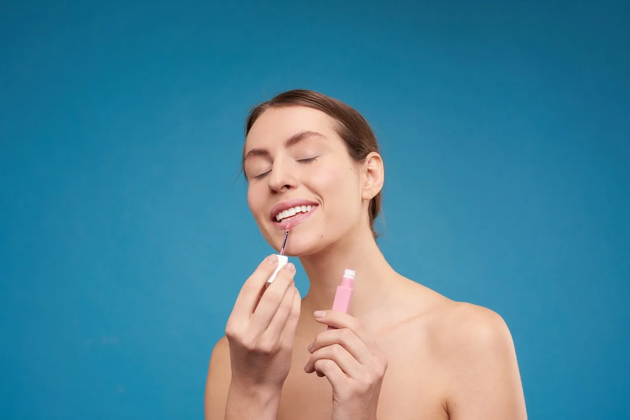 5 Karakter Penyuka Lipstik Berwarna Nude yang Nggak Terelakan; Orangnya Baik, Katanya 6