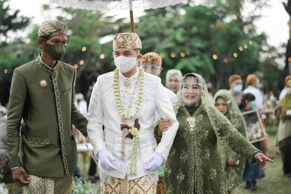 10 Detail Akad Nikah Yura Yunita-Donne Maulana, Adem dalam Nuansa Rustic Hijau dan Putih 12