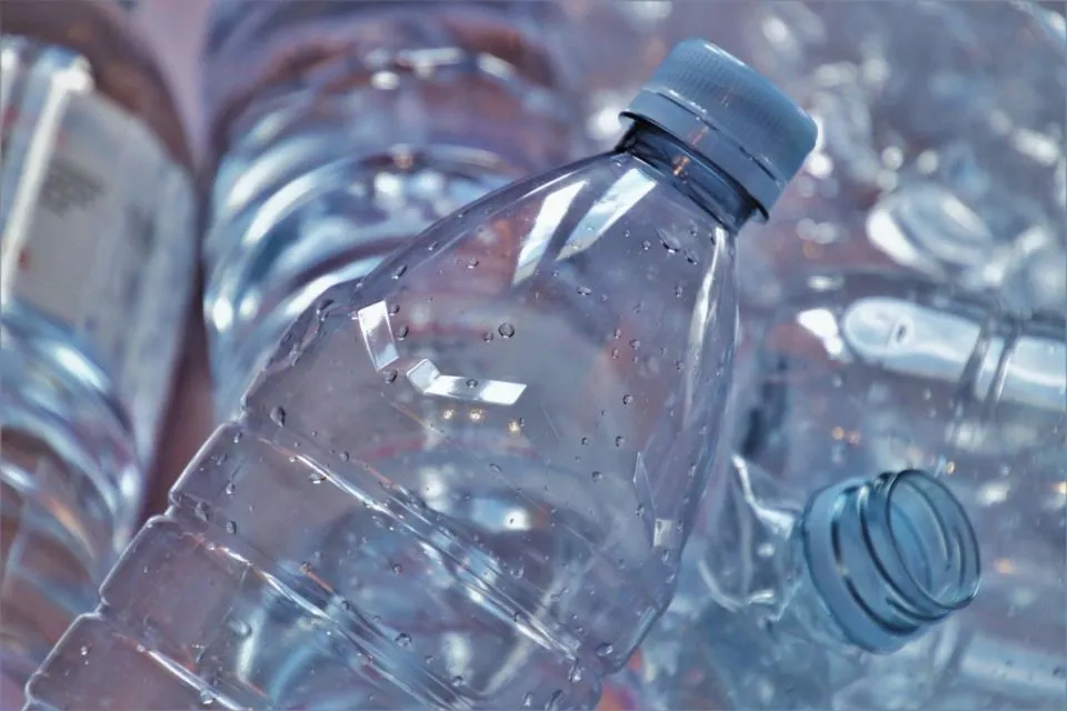 Kenali 6 Jenis Bahan Botol Minuman Selain Plastik, Termasuk yang Aman Dipakai Berkali-kali 12