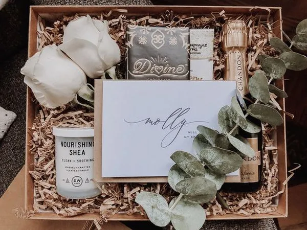 7 Ide Mengemas Kotak Bridesmaid yang Gemas dan Lucu. Ih, Kalau Gini Siapa yang Nggak Mau? 8
