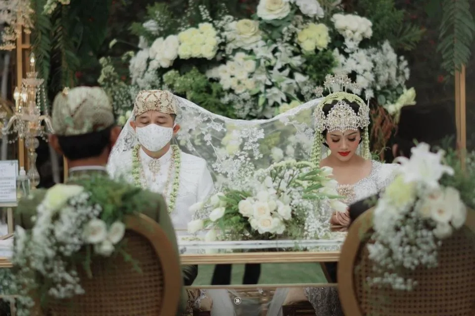 10 Detail Akad Nikah Yura Yunita-Donne Maulana, Adem dalam Nuansa Rustic Hijau dan Putih 16