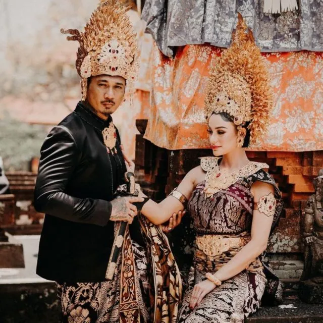 10 Pasangan Artis dengan Usia Terpaut Jauh; Lebih dari 15 Tahun 17