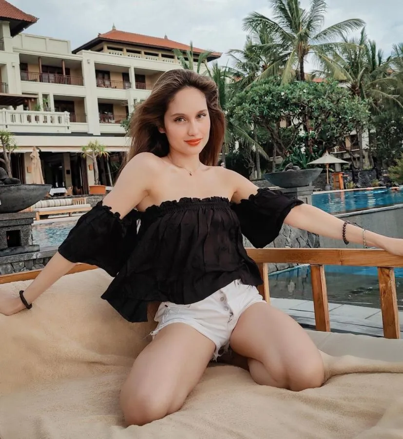 10 Artis Indonesia yang Sukses Berkarir di Amerika Serikat. Go International! 12 artis go internasional