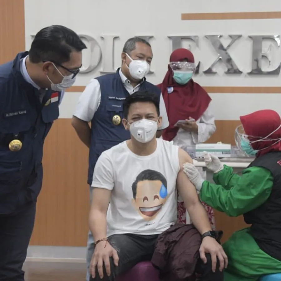 Tepis Kabar Burung Soal Efek Samping Vaksin Covid-19, Ariel Noah Tenangkan Publik: Tidak Terbukti 2