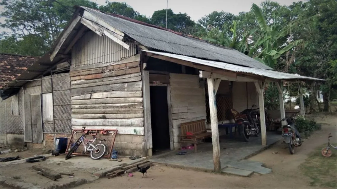 4 Alasan Kenapa Rumah Orang Desa Jarang Banget Dipagerin. Berasa Nggak Ada Batas Gitu~ 6