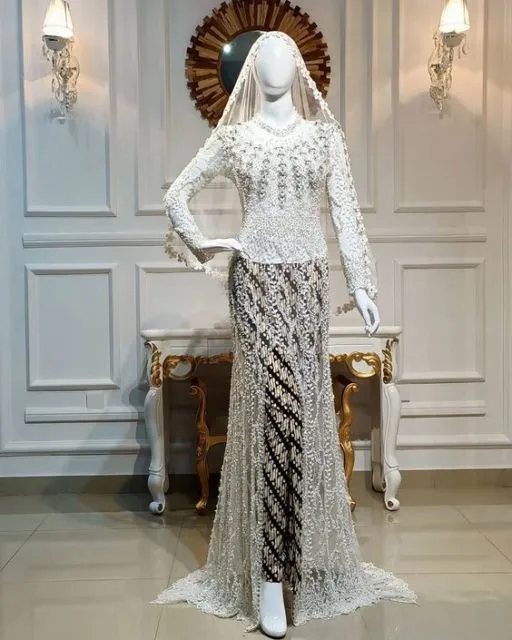 9 Kebaya Putih Tradisional Namun Dikemas Modern; Referensi Pas Buatmu yang Simpel! 13