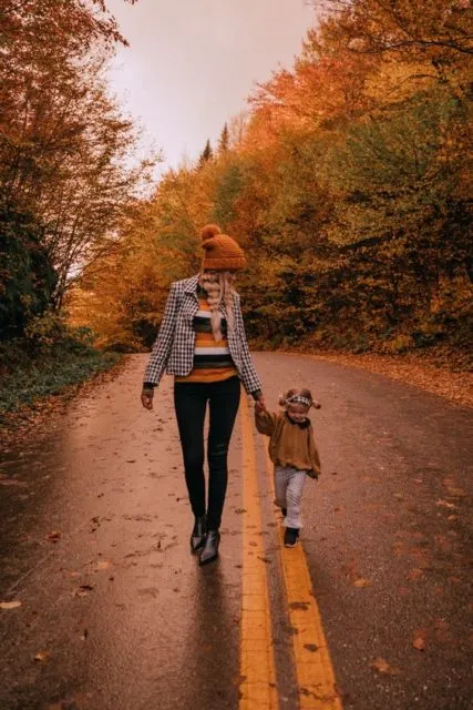 Memanfaatkan Lingkungan Sekitar, Ini 9 Konsep Photoshoot Ibu-Anak yang Apik! 11
