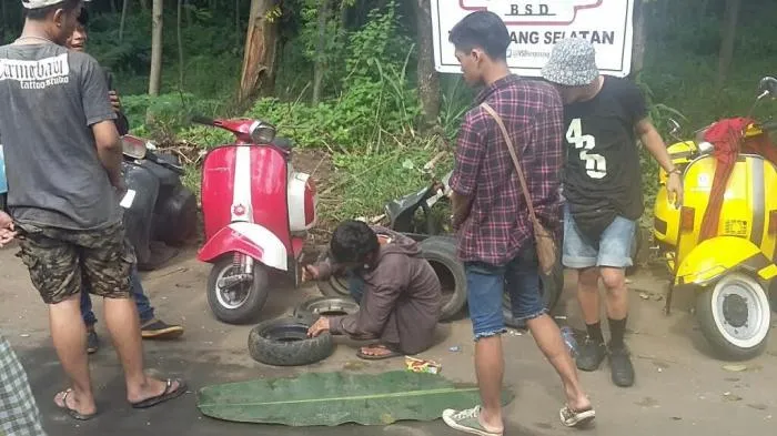 Karisma Vespa Jadul, Motor Legendaris yang Nggak Ada Matinya. Kecuali Pas Mogok di Jalan~ 8