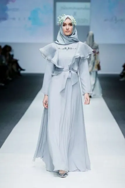 Bukan Brokat atau Tile, Ini 9 Potret Cantik Kebaya Organza Bernuansa Pastel. Mewah dan Elegan! 13