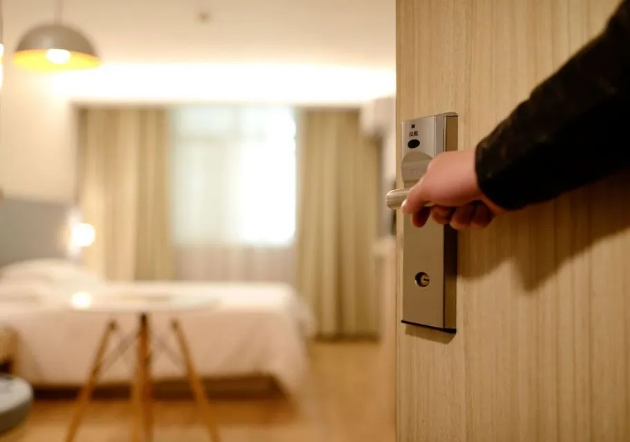 5 Hal Absurd yang Dialami oleh Petugas Housekeeping Hotel. Jadi Mereka itu Nggak Mudah lo! 6