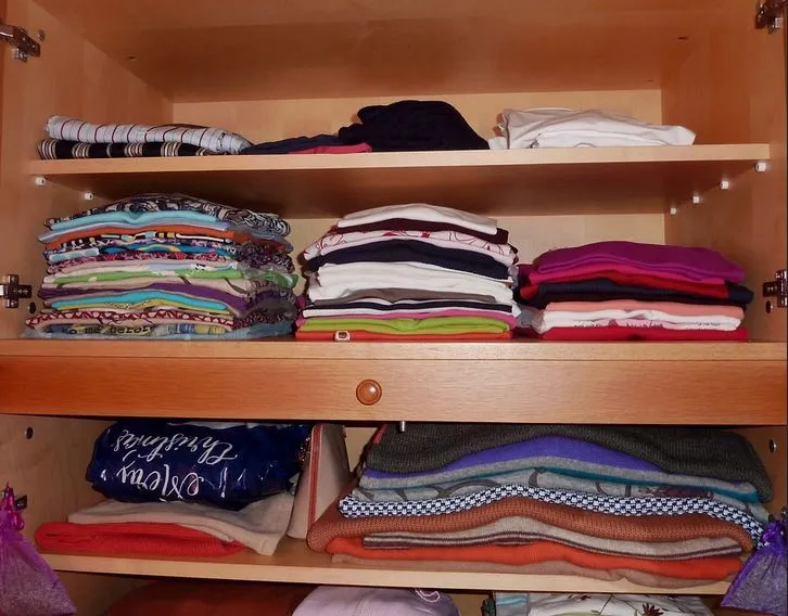 Nggak Semua Cowok Ngambil Baju di Lemari dengan Berantakan lo. Catat ini, ya, Bunda~ 4