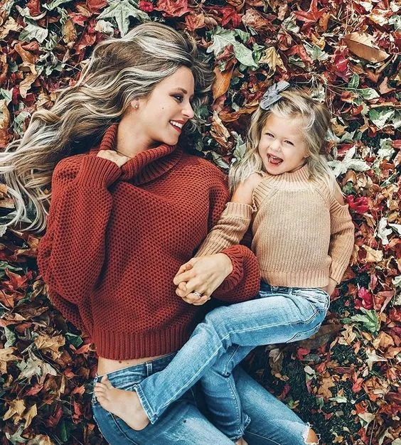 Memanfaatkan Lingkungan Sekitar, Ini 9 Konsep Photoshoot Ibu-Anak yang Apik! 12
