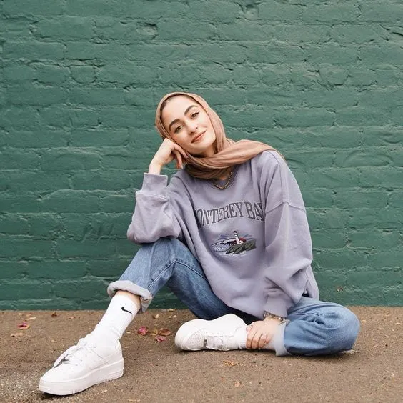 Kumpulan Foto OOTD dengan Sweater Minimalis Buat Hijabers. Pas Buat Musim Hujan! 14