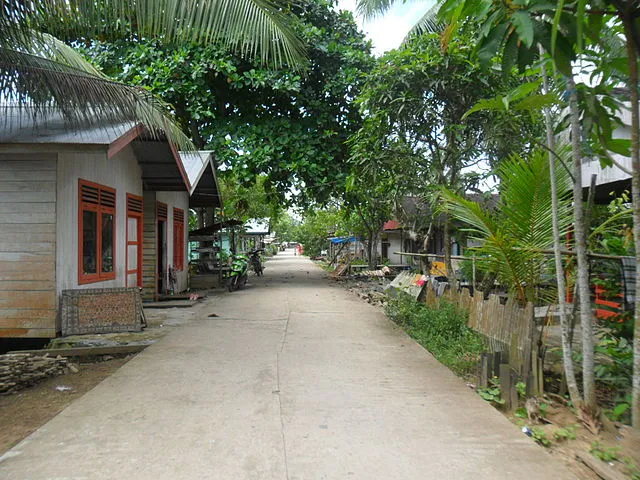 4 Alasan Kenapa Rumah Orang Desa Jarang Banget Dipagerin. Berasa Nggak Ada Batas Gitu~ 5