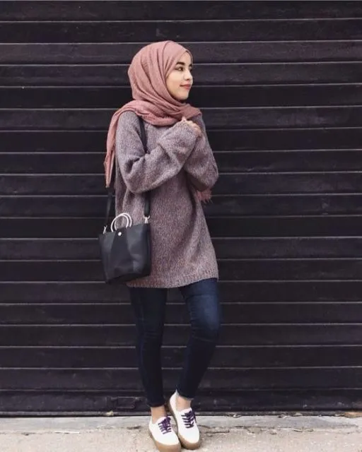 Kumpulan Foto OOTD dengan Sweater Minimalis Buat Hijabers. Pas Buat Musim Hujan! 11